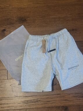 Grey Essentials Shorts (M)